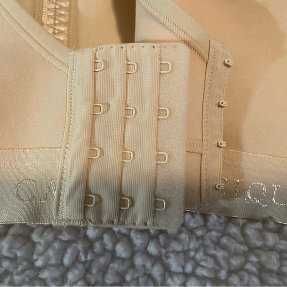 Cacique Cream Sports Bra with Hook Closure 48DD - Picture 5 of 7